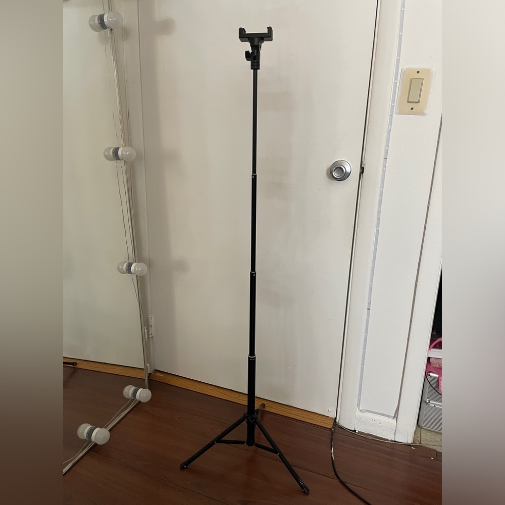 Phone tripod